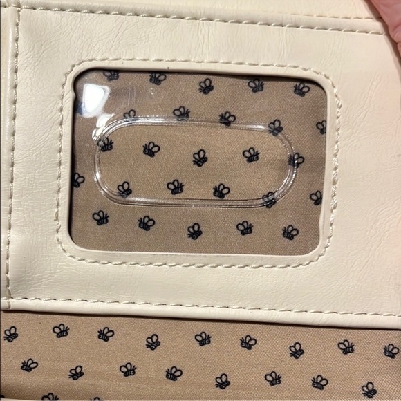 Winnie the Pooh Cream Clutch Wallet Loungefly & Disney Hard Tag VERY RARE - Picture 10 of 16